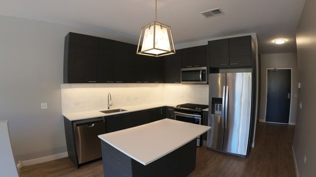 229 Park Avenue LW-21, Clarendon Hills, IL 60514