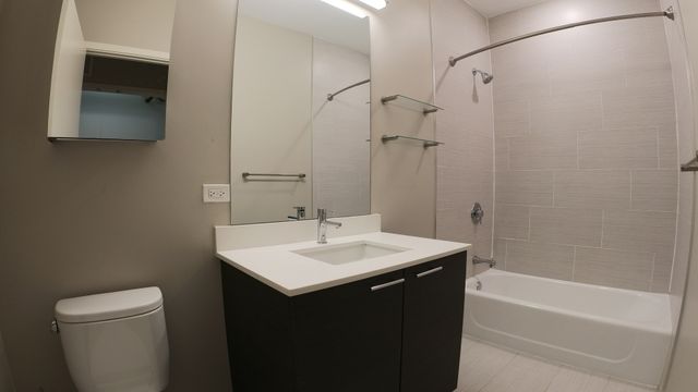 229 Park Avenue LW-21, Clarendon Hills, IL 60514