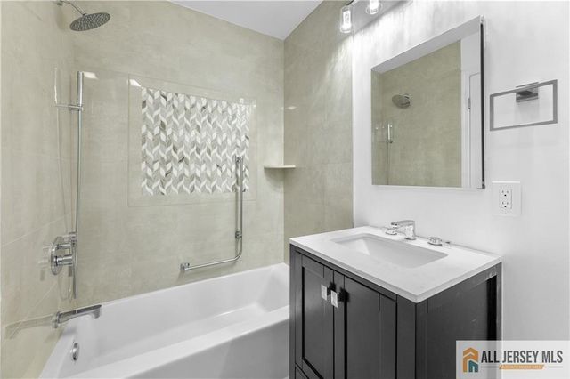 13 Canterbury Drive 13E, Monroe, NJ 08831