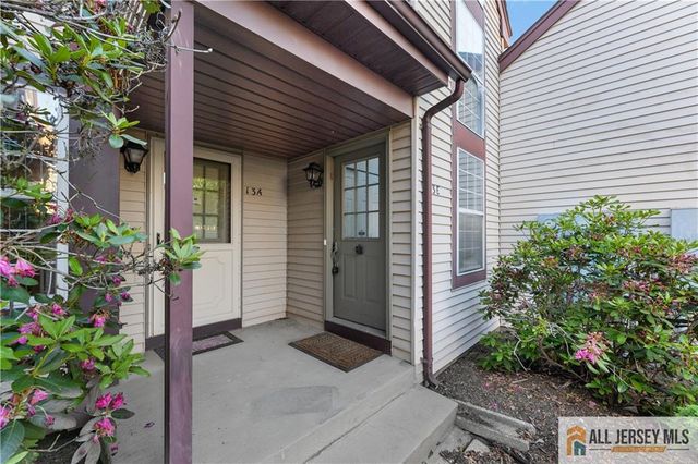 13 Canterbury Drive 13E, Monroe, NJ 08831