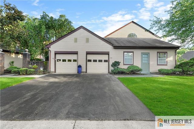 13 Canterbury Drive 13E, Monroe, NJ 08831