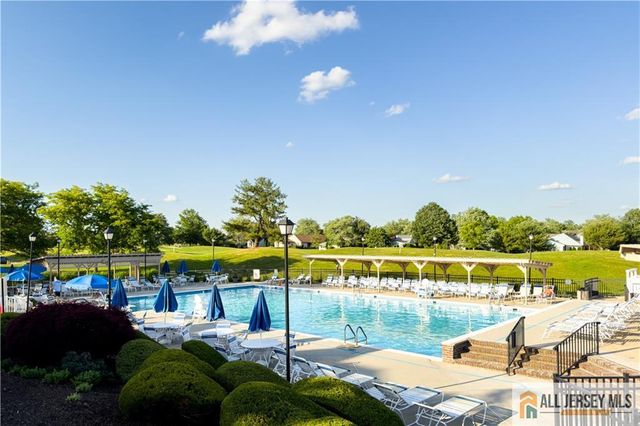 13 Canterbury Drive 13E, Monroe, NJ 08831