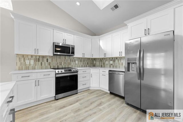 13 Canterbury Drive 13E, Monroe, NJ 08831