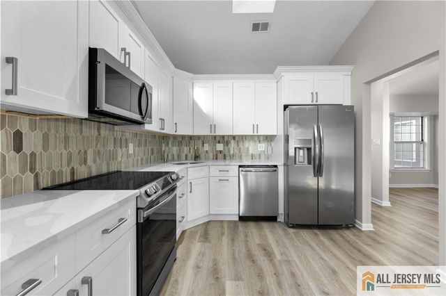13 Canterbury Drive 13E, Monroe, NJ 08831