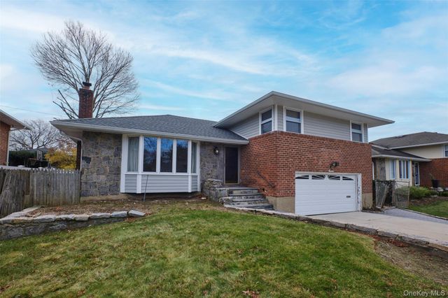 19 Birchwood Park Drive, Syosset, NY 11791