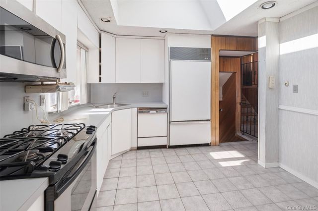 19 Birchwood Park Drive, Syosset, NY 11791