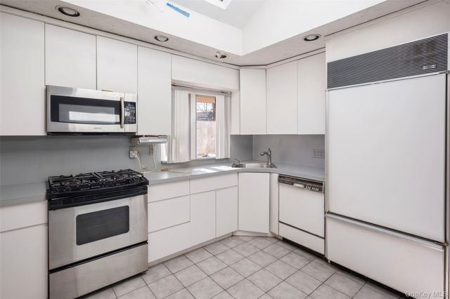 19 Birchwood Park Drive, Syosset, NY 11791