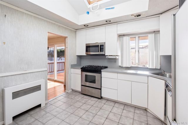 19 Birchwood Park Drive, Syosset, NY 11791