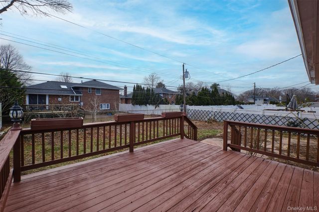 19 Birchwood Park Drive, Syosset, NY 11791