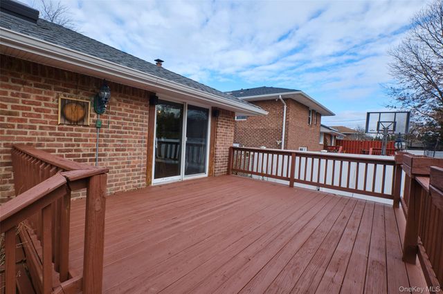 19 Birchwood Park Drive, Syosset, NY 11791