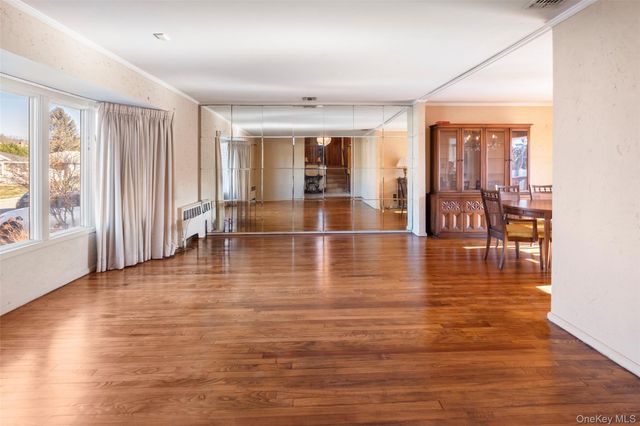 19 Birchwood Park Drive, Syosset, NY 11791