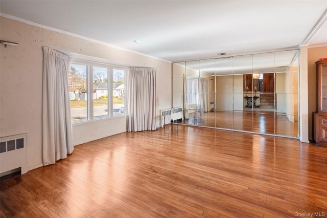 19 Birchwood Park Drive, Syosset, NY 11791