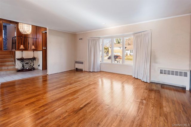 19 Birchwood Park Drive, Syosset, NY 11791