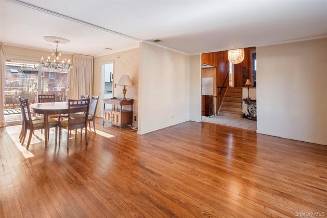 19 Birchwood Park Drive, Syosset, NY 11791