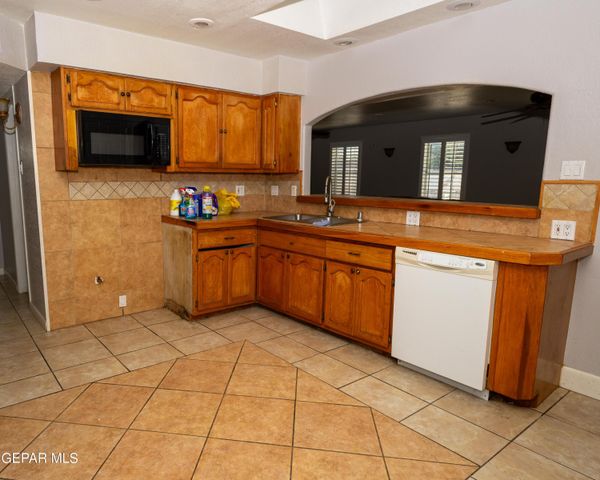 7860 PORCHE Street, El Paso, TX 79915