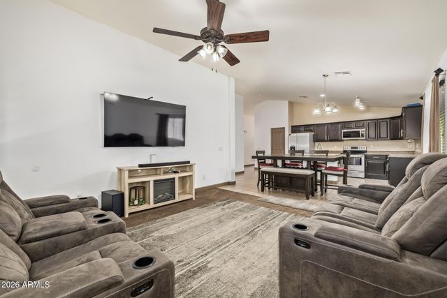 1129 E JAHNS Drive, Casa Grande, AZ 85122