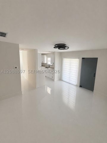 15337 SW 80th Ln, Miami, FL 33193