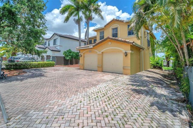 2155 SW 156th Ct, Miami, FL 33185
