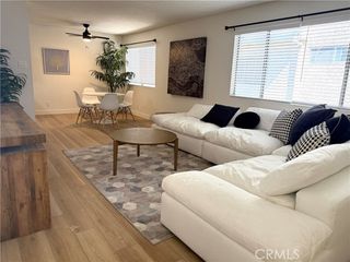 18657 Collins Street 12A, Tarzana (los Angeles), CA 91356