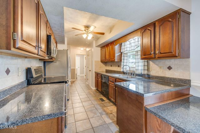 404 South Valley View Circle, Kingsport, TN 37664