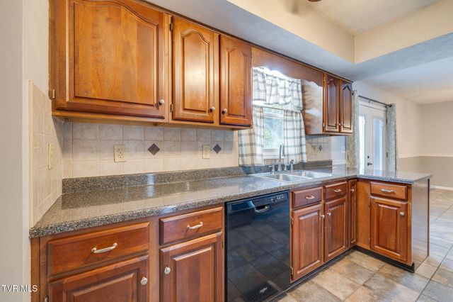 404 South Valley View Circle, Kingsport, TN 37664