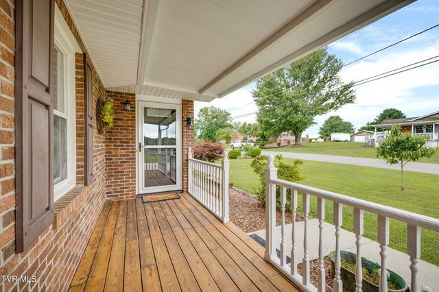 404 South Valley View Circle, Kingsport, TN 37664