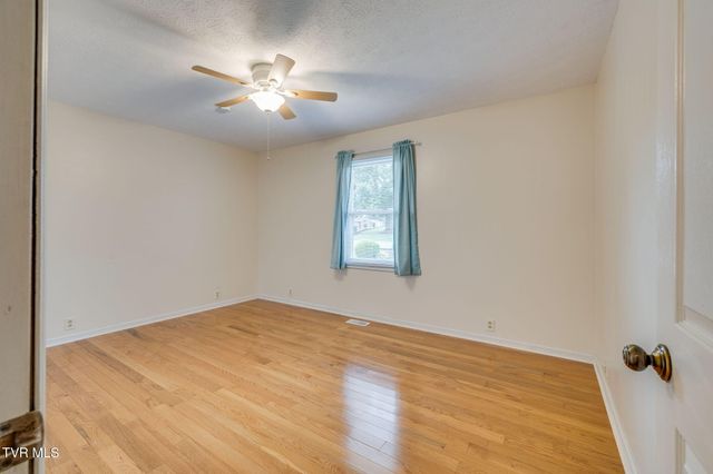 404 South Valley View Circle, Kingsport, TN 37664