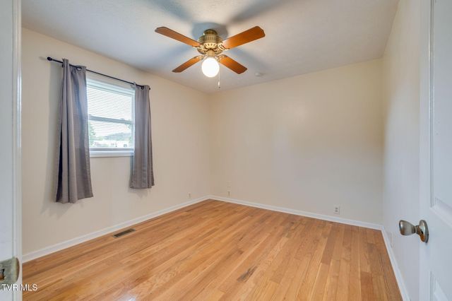 404 South Valley View Circle, Kingsport, TN 37664