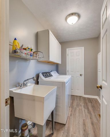 404 South Valley View Circle, Kingsport, TN 37664