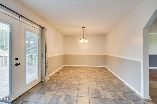 404 South Valley View Circle, Kingsport, TN 37664