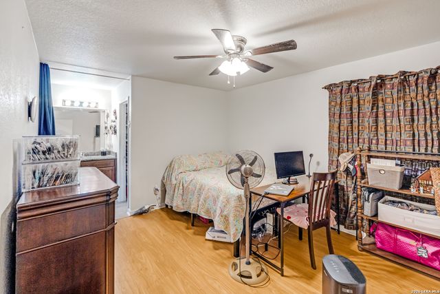 4755 CRESTED GRV, San Antonio, TX 78217
