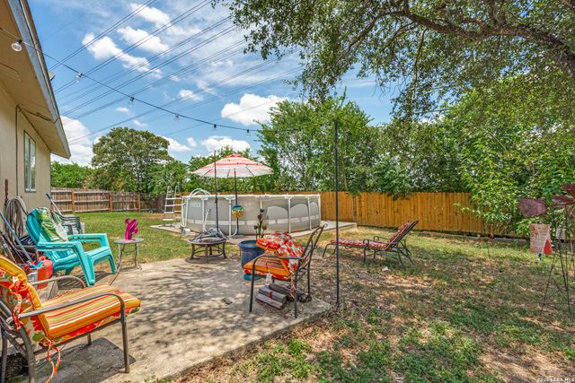 4755 CRESTED GRV, San Antonio, TX 78217