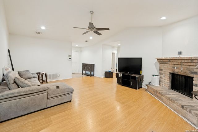 4755 CRESTED GRV, San Antonio, TX 78217