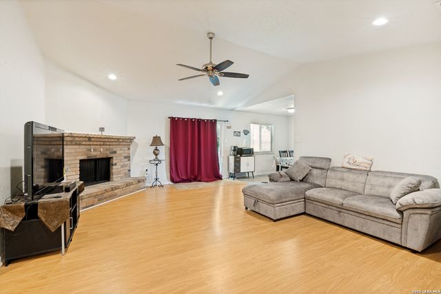 4755 CRESTED GRV, San Antonio, TX 78217