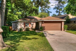25 Shady Oak Lane, Panorama Village, TX 77304