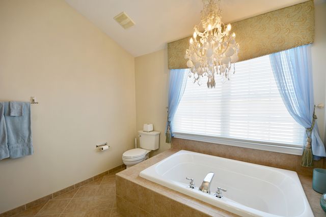 23 Red Tail Drive, Hawthorn Woods, IL 60047