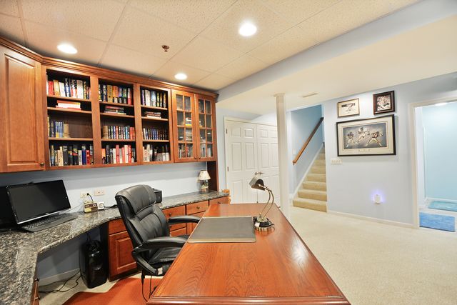 23 Red Tail Drive, Hawthorn Woods, IL 60047