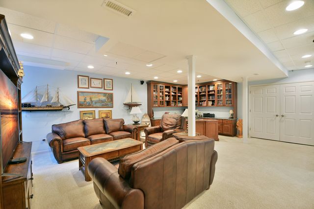 23 Red Tail Drive, Hawthorn Woods, IL 60047