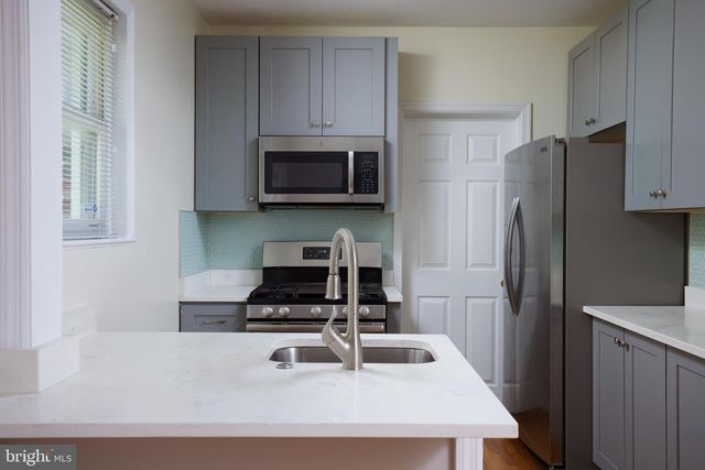 2208 S ST NE, Washington, DC 20002