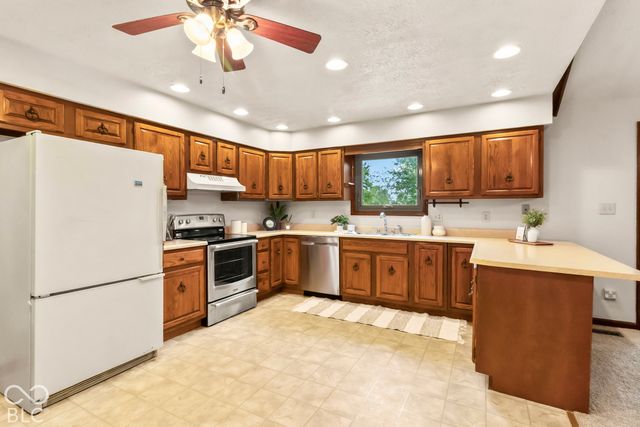 2448 S Sunrise Drive, New Palestine, IN 46163