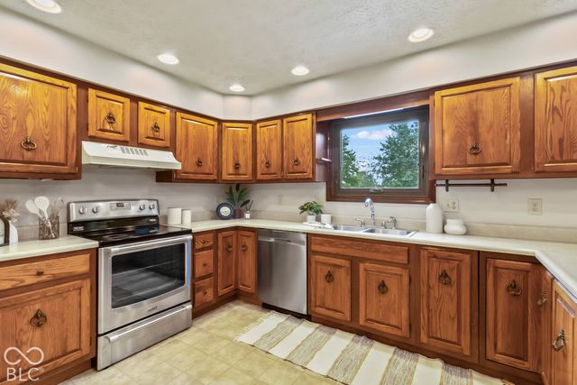 2448 S Sunrise Drive, New Palestine, IN 46163