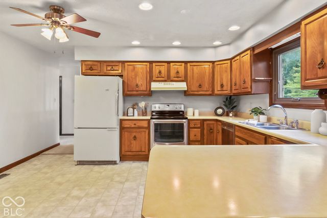 2448 S Sunrise Drive, New Palestine, IN 46163