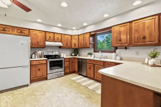 2448 S Sunrise Drive, New Palestine, IN 46163