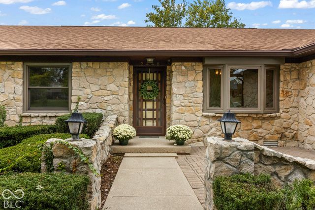 2448 S Sunrise Drive, New Palestine, IN 46163