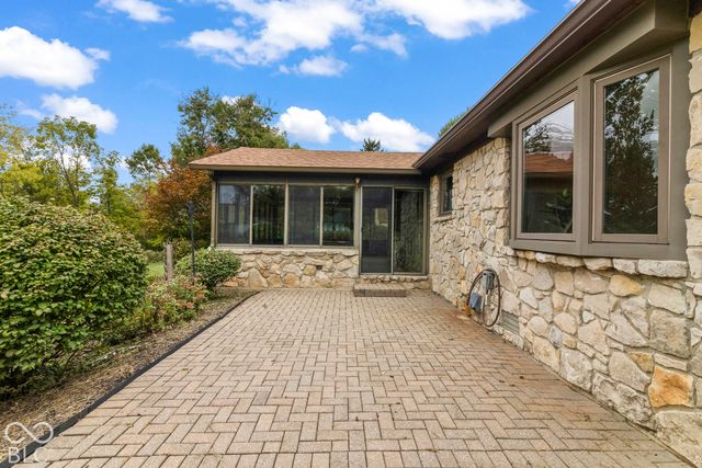 2448 S Sunrise Drive, New Palestine, IN 46163