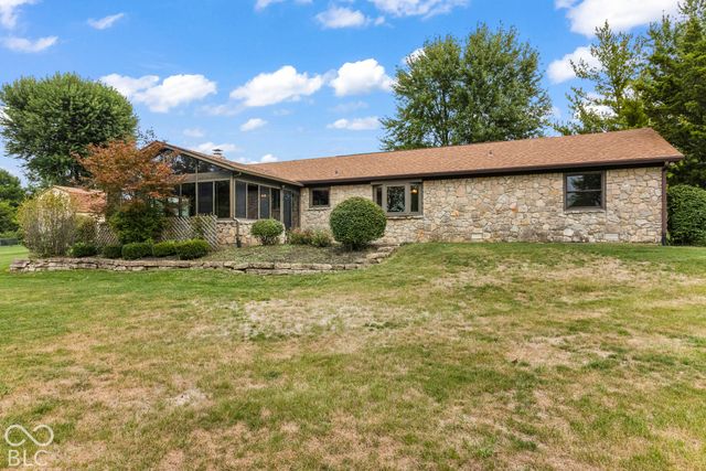 2448 S Sunrise Drive, New Palestine, IN 46163