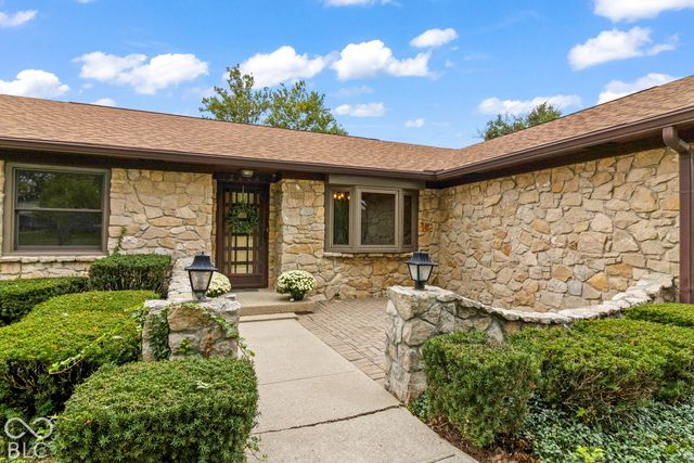 2448 S Sunrise Drive, New Palestine, IN 46163
