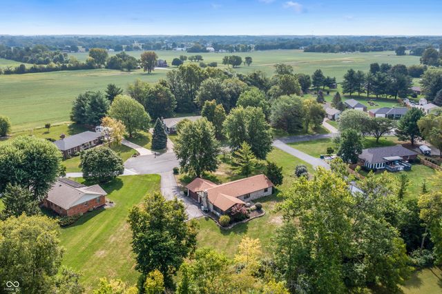 2448 S Sunrise Drive, New Palestine, IN 46163