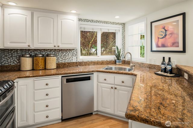 2310 W Dravus Street, Seattle, WA 98199