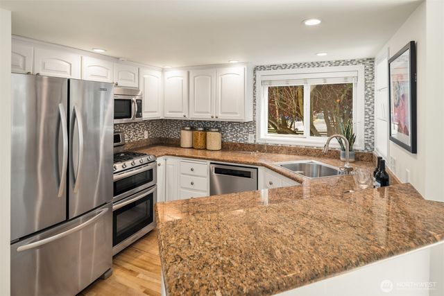 2310 W Dravus Street, Seattle, WA 98199